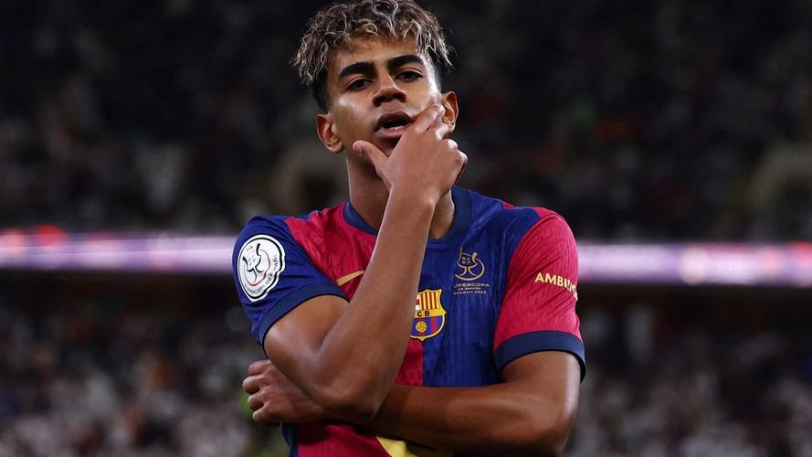 拜仁客战斯图加特：雅克松、金玟哉首发，乌尔比希出战