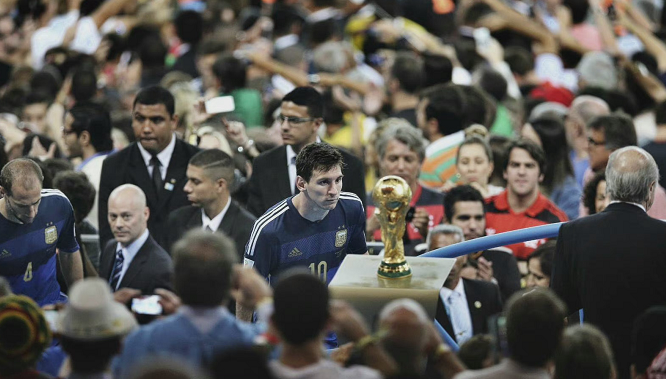 值得敬佩，凯拉特十名球迷远征近5000公里，在丹麦为球队助威