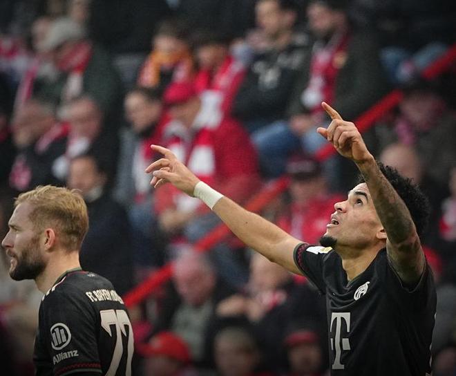 邮报：曼联球迷正计划针对个人座位许可制度发起抗议