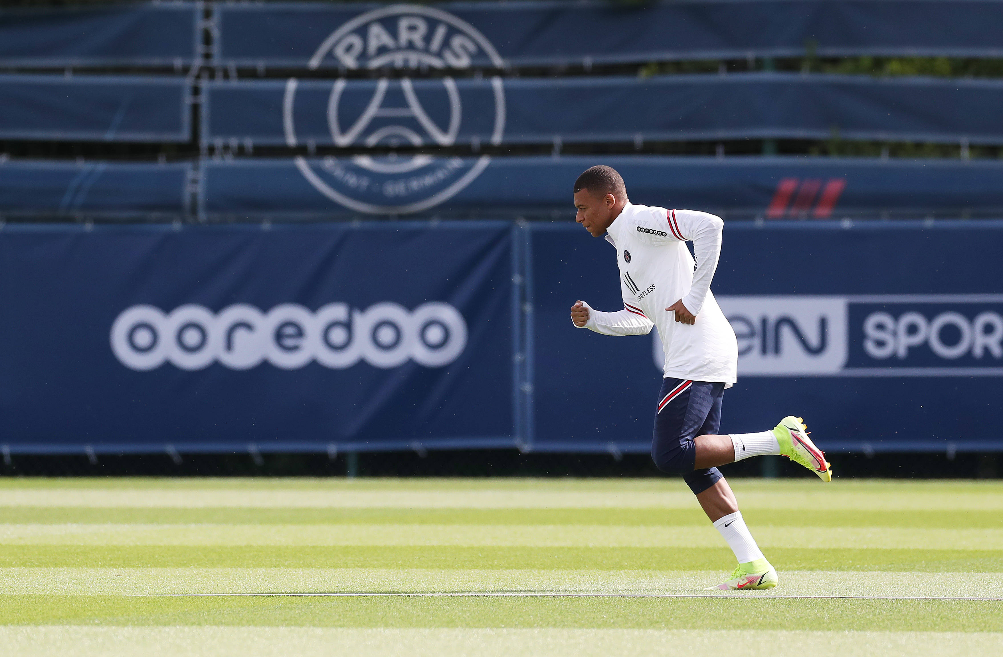 球员表情管理失控太搞笑