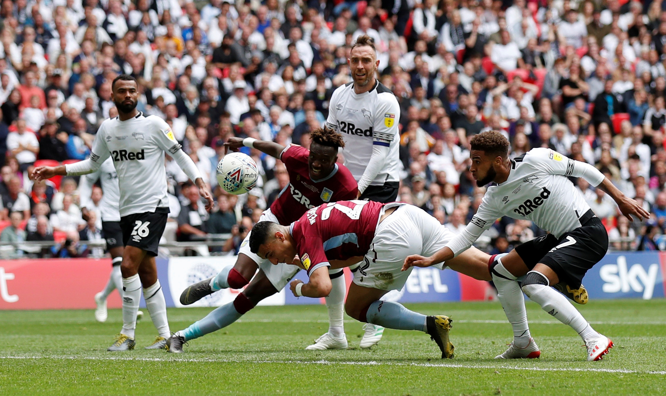 镜报：利物浦持续阵容大清洗，三位青训小将可能离队