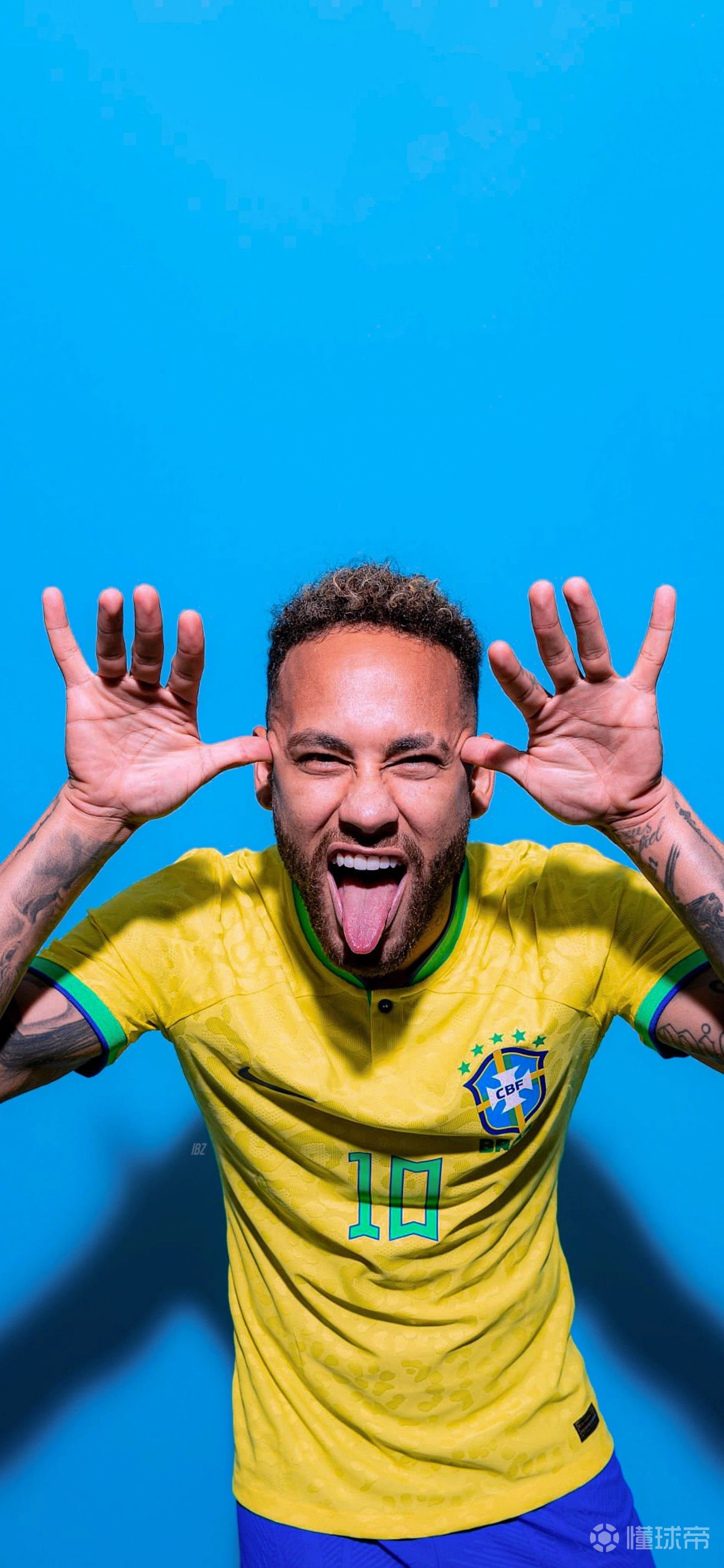 法兰克福球迷在诺坎普球场对巴萨支持者发动投掷袭击