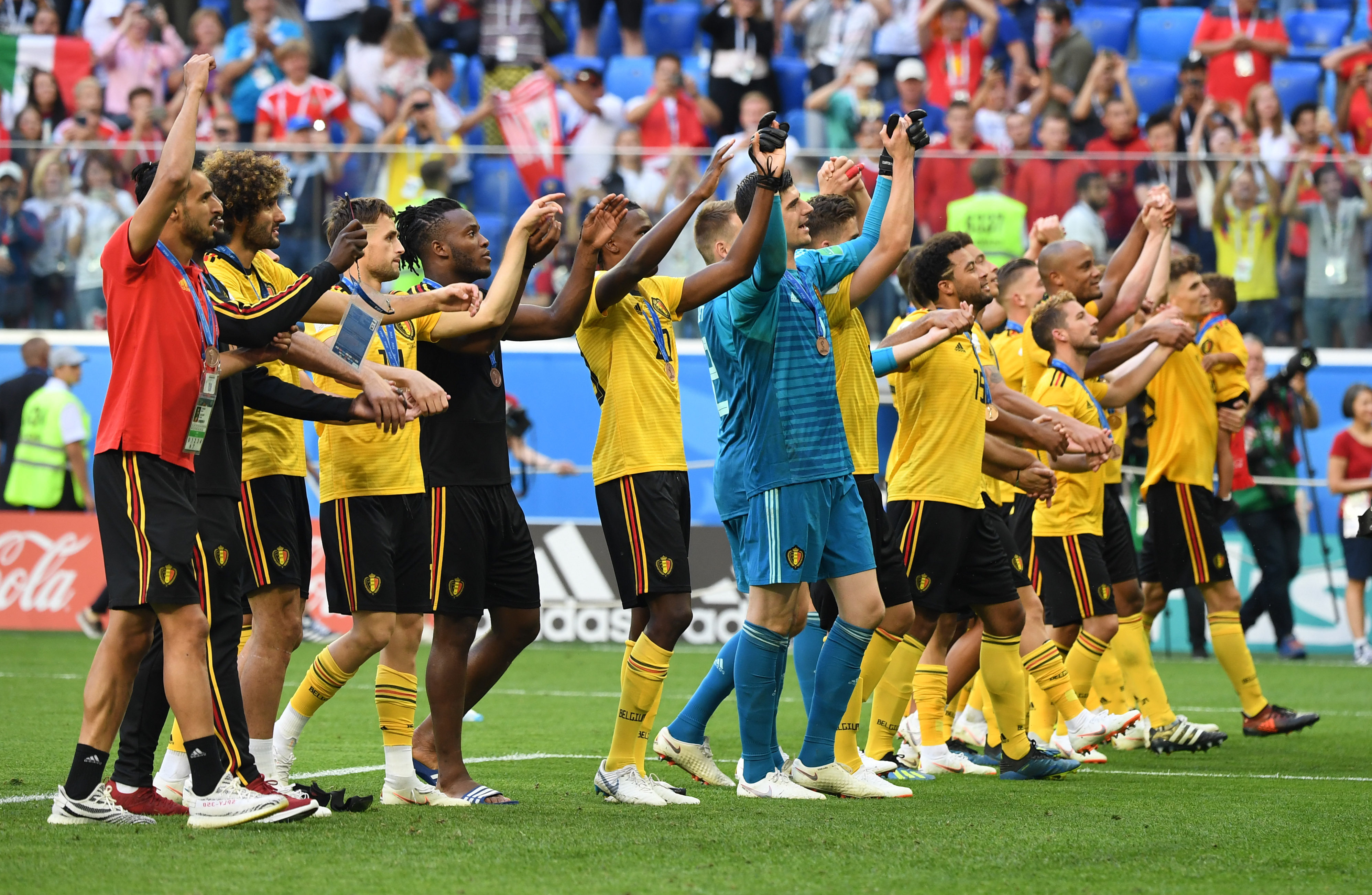 亚历山大三节12中10轻取33分，连续95场拿到20+